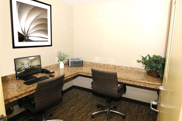 Workspace - Candlewood Suites Santa Maria an IHG Hotel