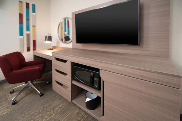 Workspace - Hampton Inn & Suites Santa Maria