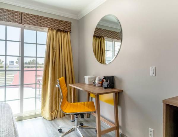 Workspace - Days Inn by Wyndham Santa Monica/Los Angeles