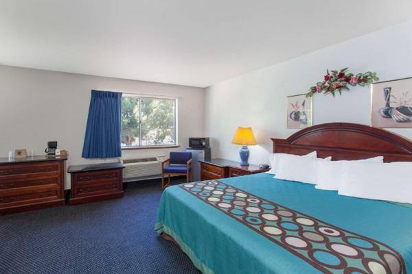 Super 8 by Wyndham Selma/Fresno Area