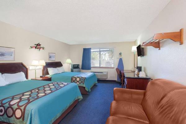 Super 8 by Wyndham Selma/Fresno Area