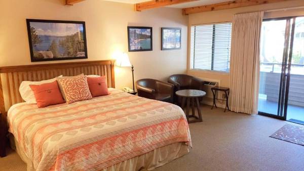 Lakeland Village - Deluxe King - Tree View - Steps to the Lake