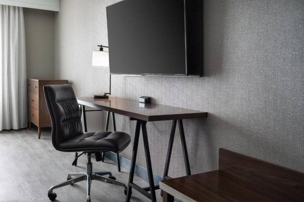 Workspace - Four Points by Sheraton - San Francisco Airport