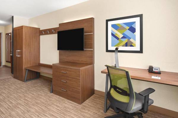 Workspace - Holiday Inn Express & Suites - Suisun City an IHG Hotel