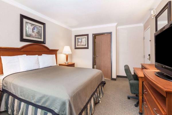 Workspace - Travelodge by Wyndham Sylmar CA