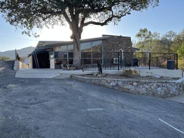 Sierra Lodge Three Rivers