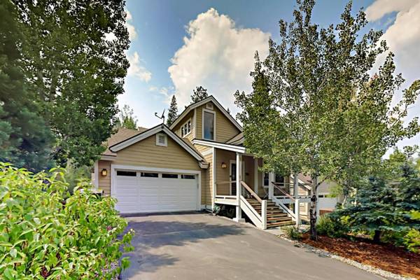 Lovely River Park Retreat