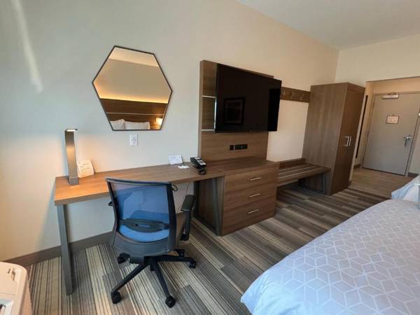 Workspace - Holiday Inn Express & Suites - Ukiah an IHG Hotel