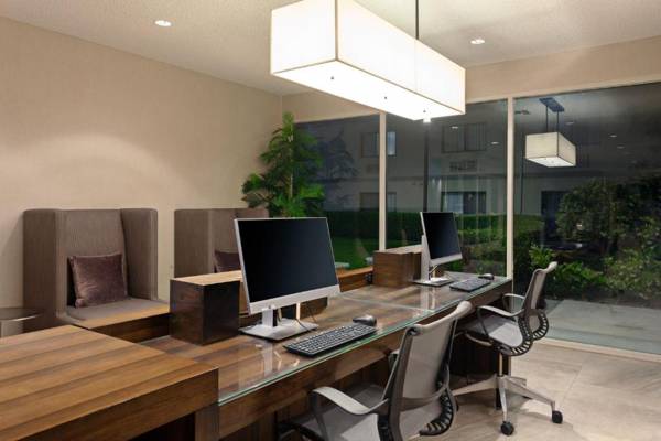Workspace - Crowne Plaza Silicon Valley North - Union City an IHG Hotel
