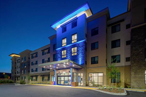 Holiday Inn Express & Suites - Valencia - Santa Clarita an IHG Hotel