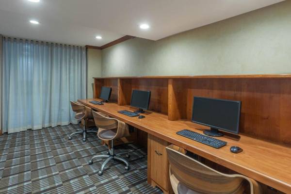 Workspace - Wyndham Visalia