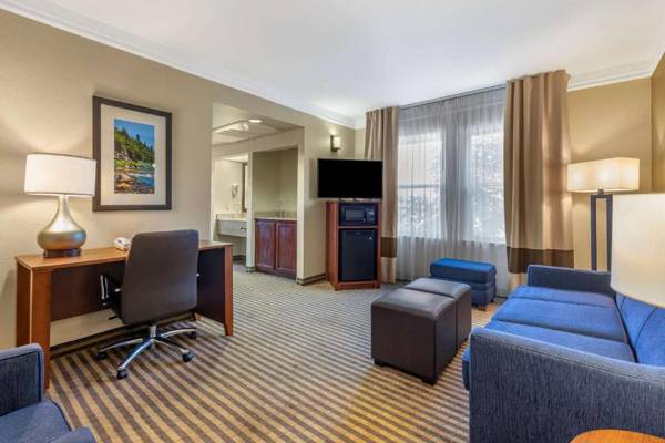 Workspace - Comfort Suites Visalia Convention Center