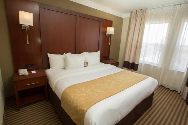 Comfort Suites Visalia Convention Center