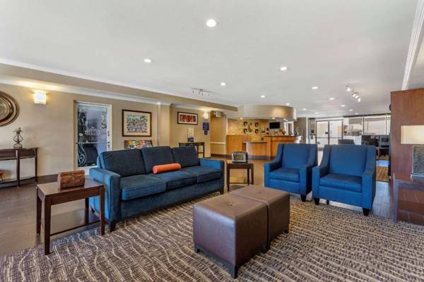 Comfort Suites Visalia Convention Center