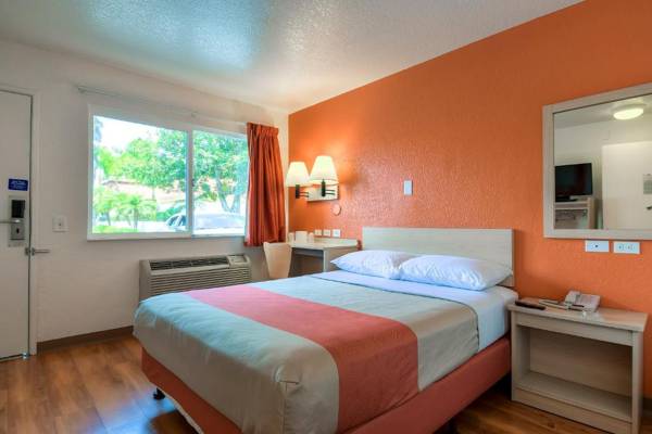 Motel 6-Westminster CA - South - Long Beach Area