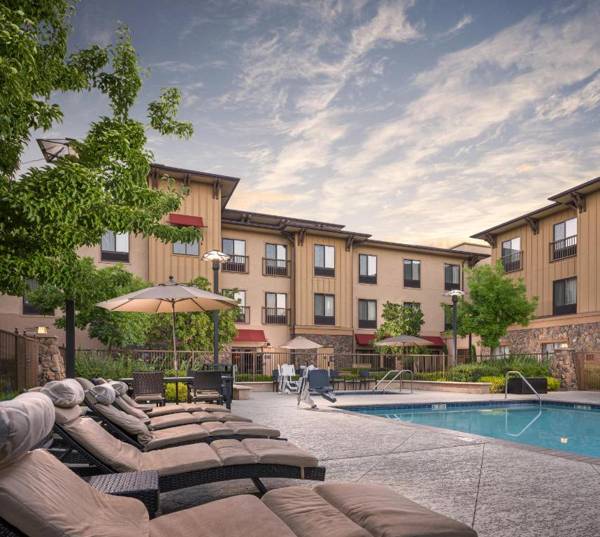 Hampton Inn & Suites Windsor-Sonoma Wine Country