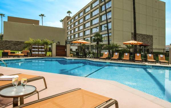 Courtyard by Marriott Los Angeles Woodland Hills