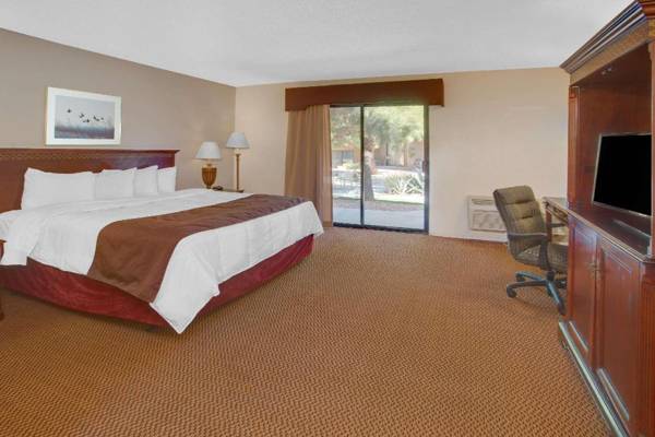 Workspace - Travelodge Inn & Suites by Wyndham Yucca Valley/Joshua Tree