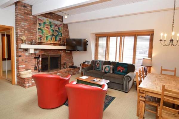 Chateau Chaumont Unit 19