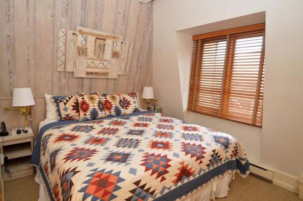 Chateau Chaumont Unit 19