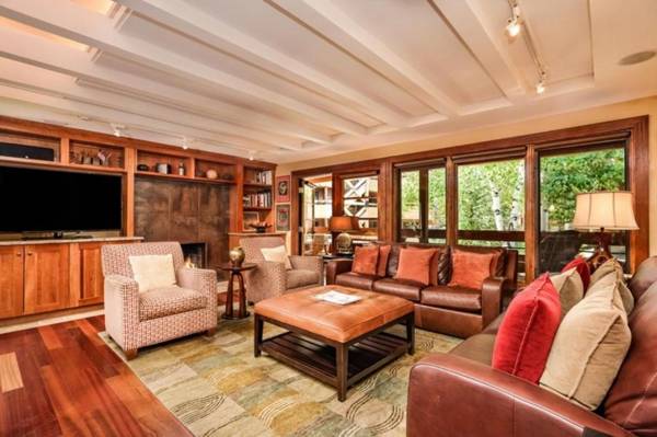 Fasching Haus Unit 10