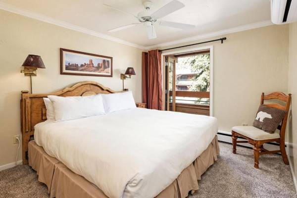 Fasching Haus Unit 8