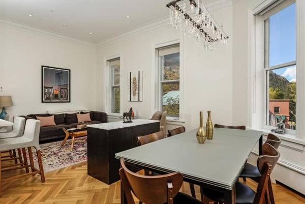 Independence Square Unit 203