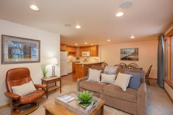 Comfort & Location - 2 BR - 2 Blocks from Gondola