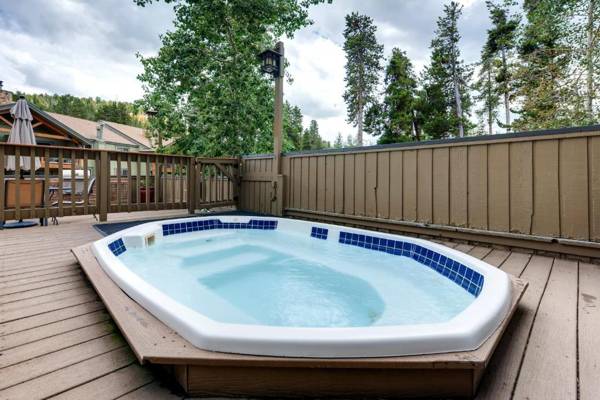 One-Bedroom Atrium Condo 05