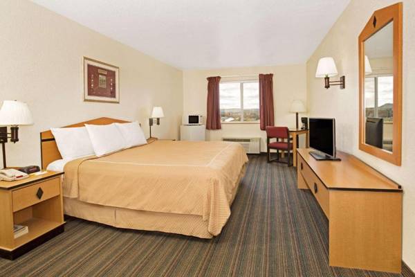 Days Inn & Suites by Wyndham Castle Rock