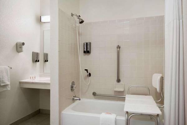 Super 8 by Wyndham Colorado Springs/Afa Area