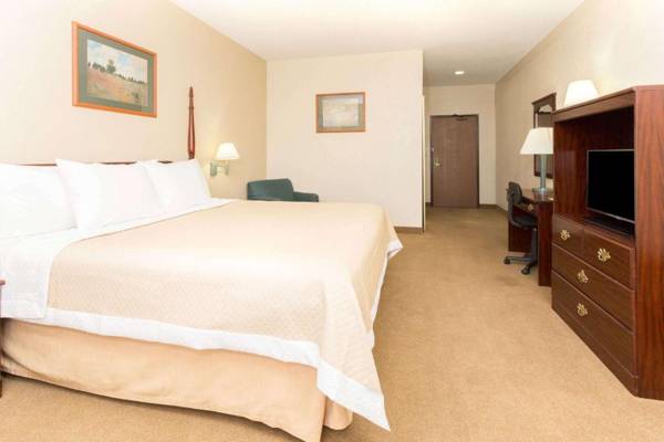 Workspace - Days Inn by Wyndham Colorado Springs Airport