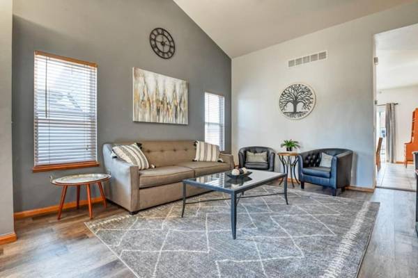 5 Min to USAFA - Private 3 Bdr upstairs apartment