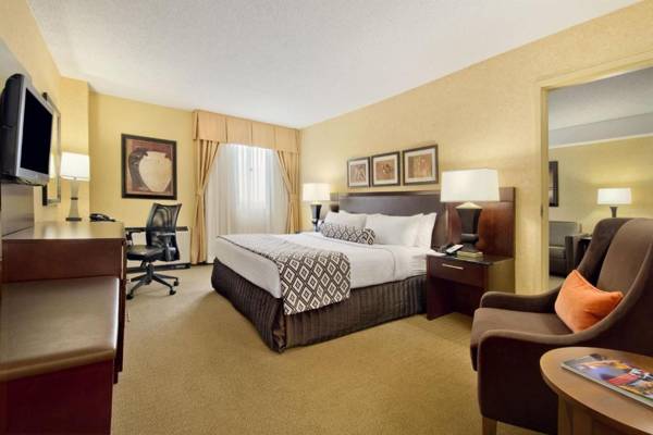 Crowne Plaza Denver International Airport an IHG Hotel