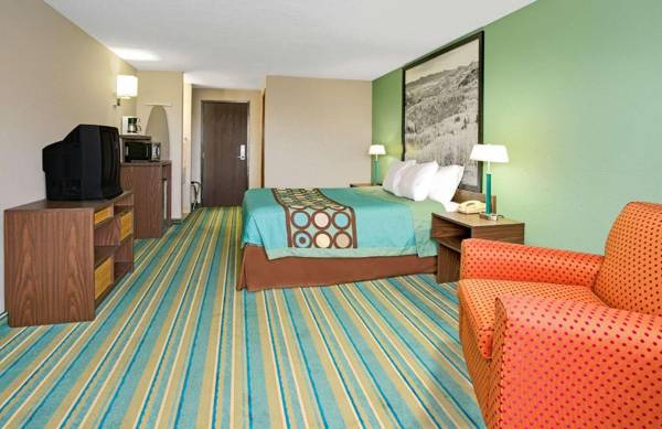 Super 8 by Wyndham Denver Stapleton