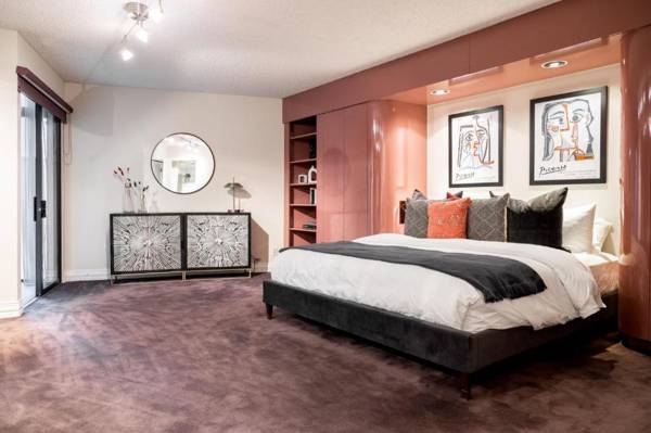 Centrally Located Luxury Condo - Amazing Views!!