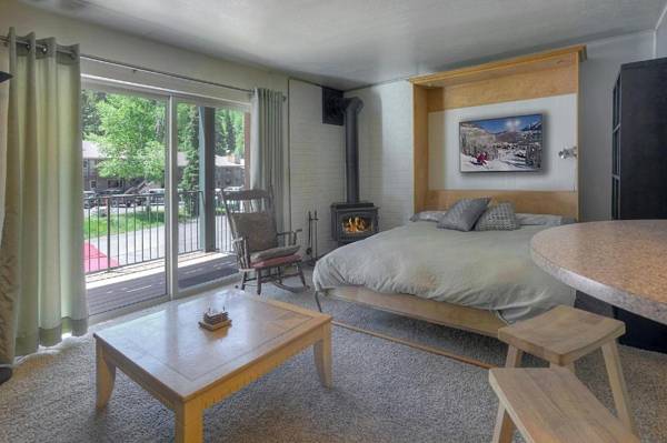 Studio Purgatory Townhome 111