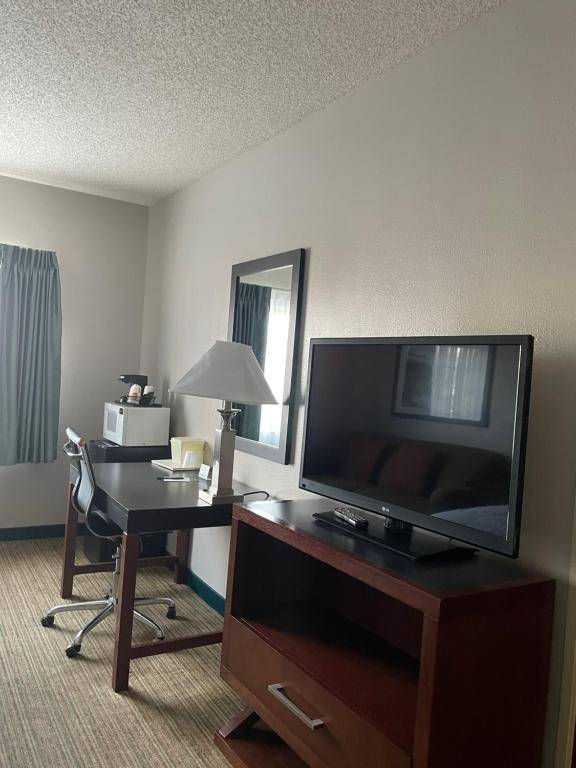 Workspace - Quality Inn Denver South