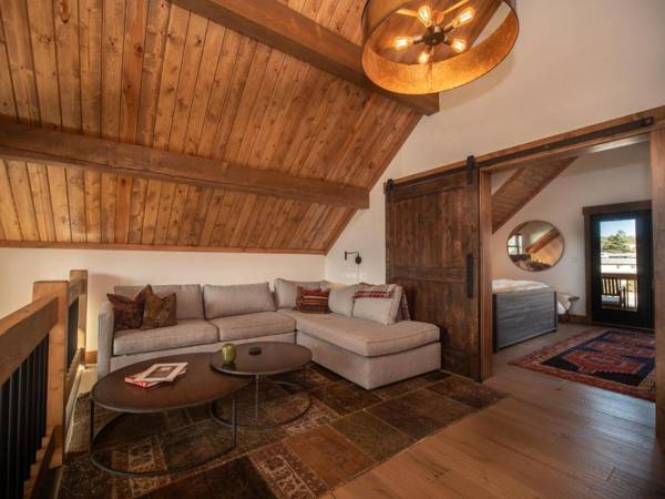 Chic Retreat Indoor Outdoor Fireplace Private Jacuzzi Great Location!