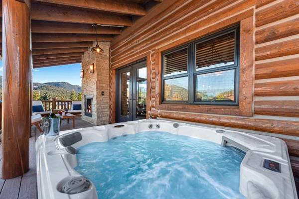 Gorgeous Views! Two large Patios Jacuzzi Indoor Outdoor Fireplace