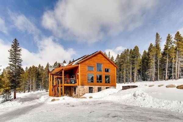 PURE LUXURY with Hot Tub Pool Table and Sauna plus Wet Bar - Chessetts Lodge