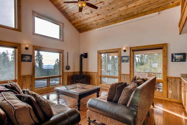 PURE LUXURY with Hot Tub Pool Table and Sauna plus Wet Bar - Chessetts Lodge