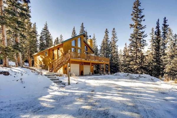 Private Luxury Mountain Retreat with a Private Hot Tub Surrounded by Wildlife - Moose Haven