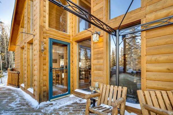 Private Luxury Mountain Retreat with a Private Hot Tub Surrounded by Wildlife - Moose Haven