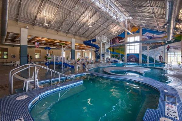 New Luxury Loft #10 Near Resort - Huge Hot Tub & Views - FREE Activities & Equipment Rentals Daily