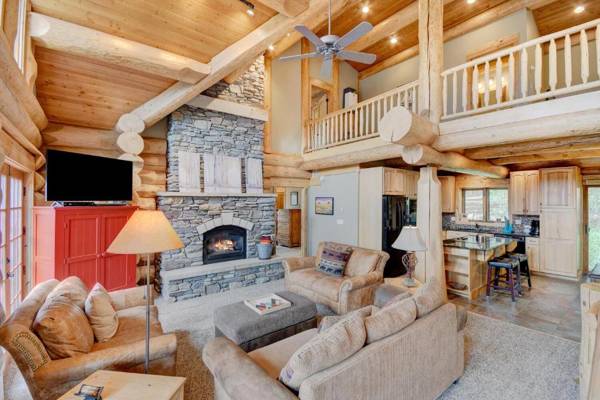 Mountain View Luxury Log Home Hot Tub & Great Views - FREE Activities & Equipment Rentals Daily