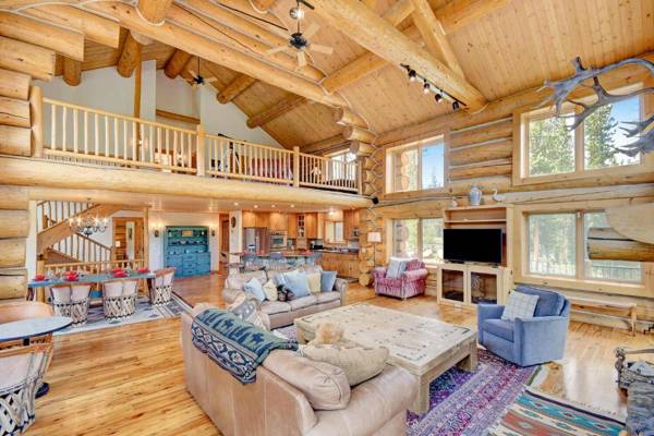 Ranch Creek Luxury Log Home Hot Tub & Great Views - FREE Activities & Equipment Rentals Daily