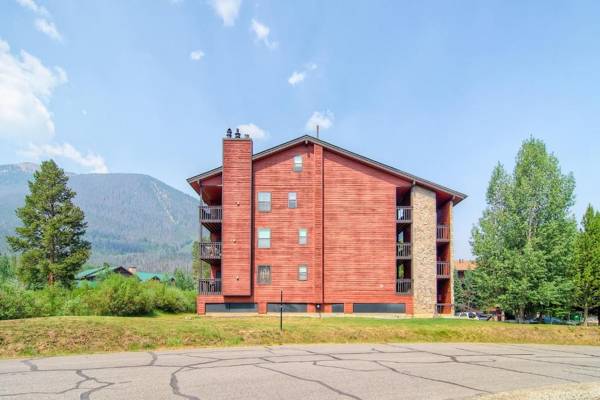 Two-Bedroom Mountainside Condo E259