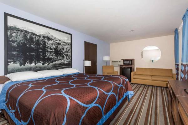 Super 8 by Wyndham Longmont/Twin Peaks