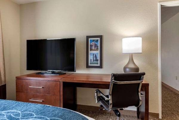 Workspace - Comfort Inn & Suites Pueblo